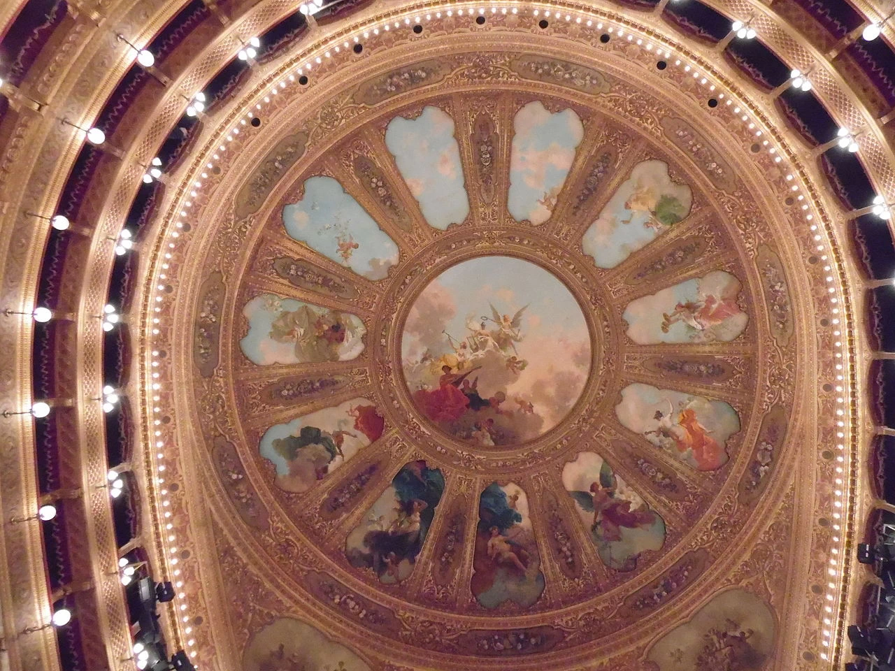 Interno del Teatro Massimo a Salerno